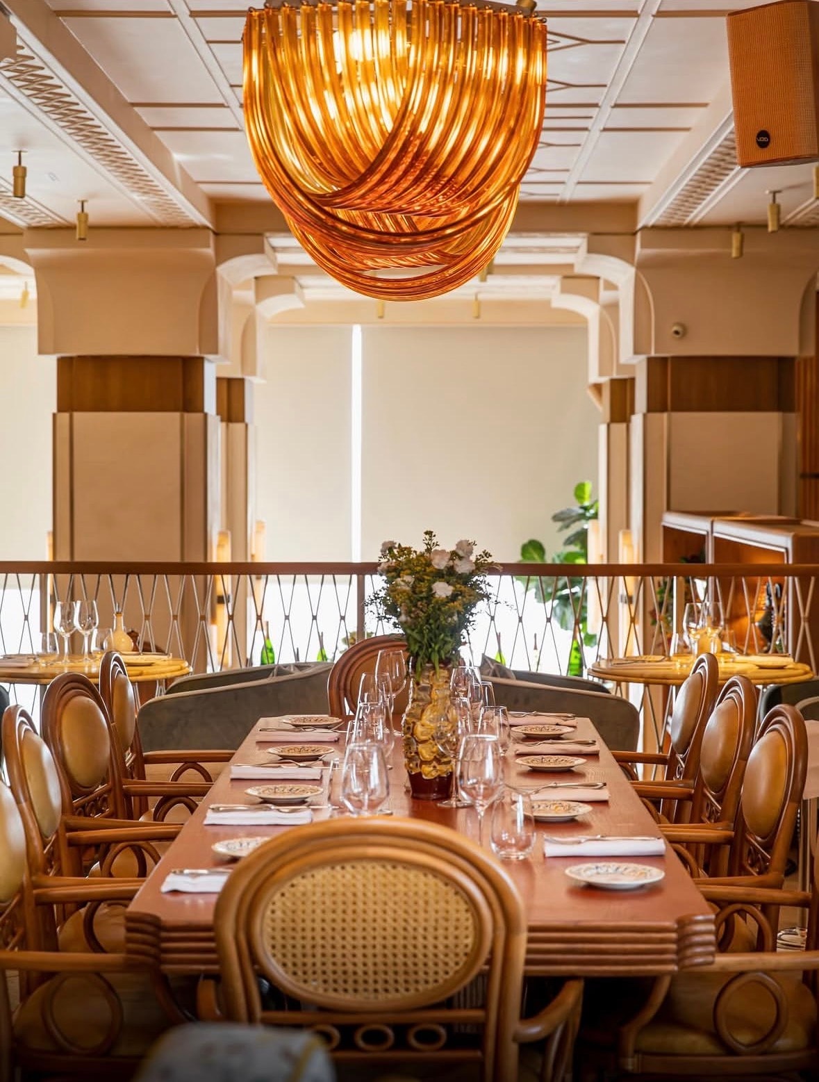Salle élégante du restaurant Gigi Paris.
